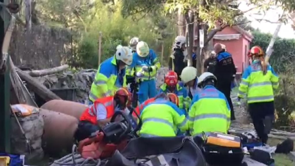 Un hombre muere electrocutado al tocar su pértiga de poda el tendido eléctrico en Madrid