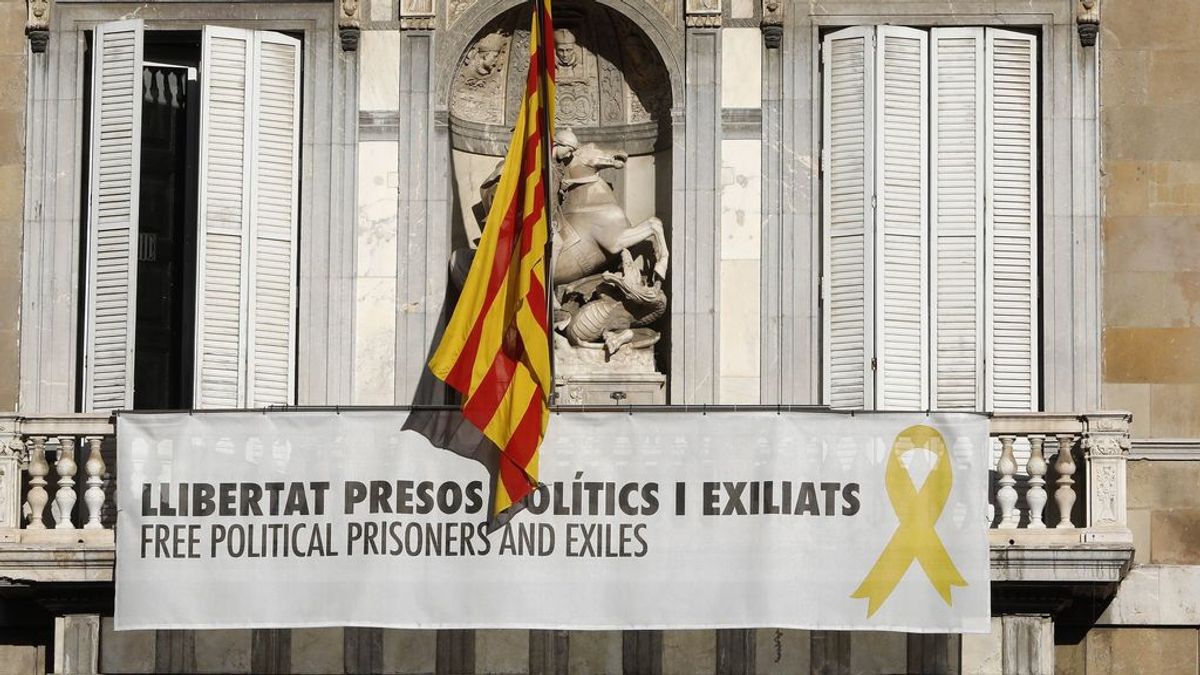Torra reta a la Junta Electoral y mantiene el lazo amarillo en la fachada de la Generalitat