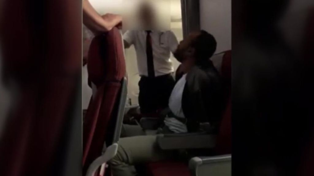 Arrestado en pleno vuelo un profesor de universidad por agredir a la tripulación