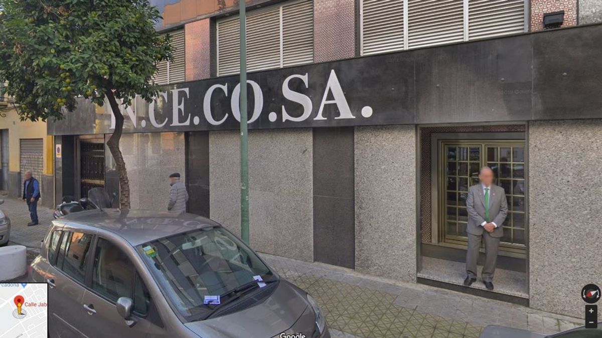 Lopera, 'cazado' por Google Maps en la calle Jabugo de Sevilla Lopera, 'cazado' por Google Maps en la calle Jabugo de Sevilla