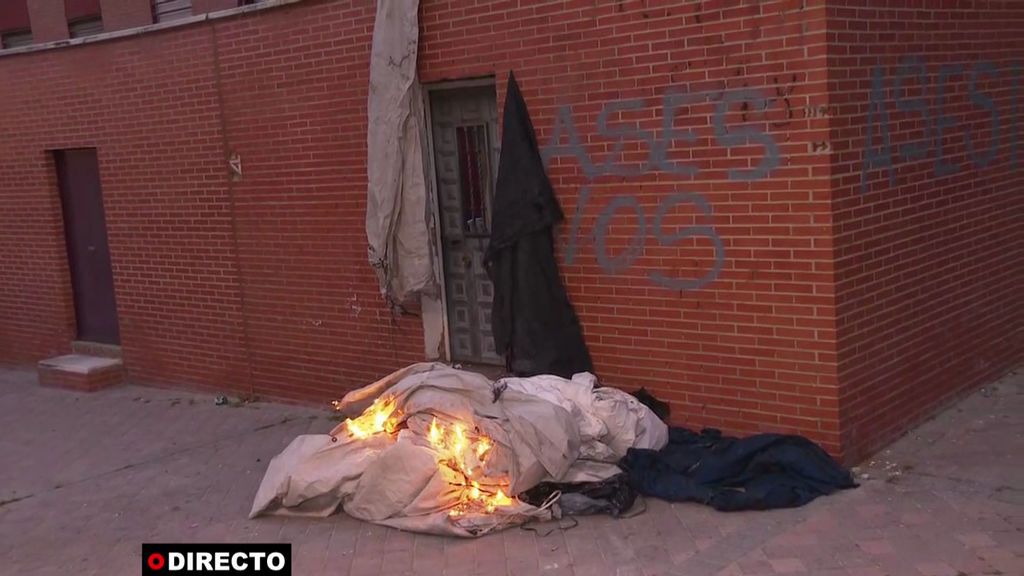 Intentan quemar la puerta de la casa de los presuntos asesinos de un hombre en Vallecas