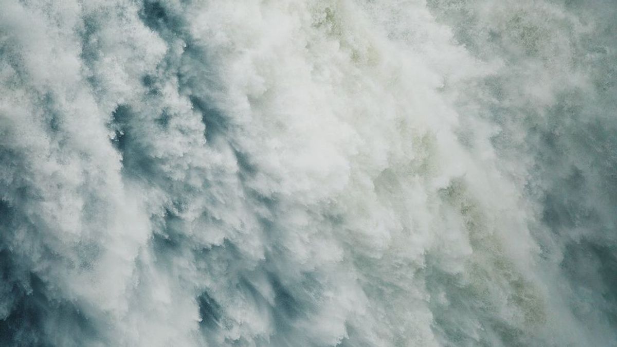Olas gigantes de más de 30 metros arrasan con todo a su paso Olas gigantes de más de 30 metros arrasan con todo a su paso