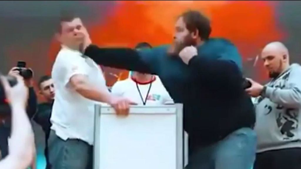 La bofetada más bestia: El campeón ruso deja KO a su rival de un solo golpe en la cara