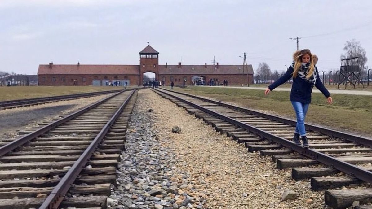 El Memorial de Auschwitz pide respeto a los visitantes que se hacen fotos