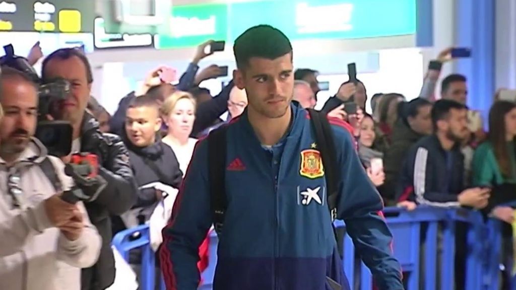 Morata promete a un aficionado que le regalará su camiseta después del partido de la Selección