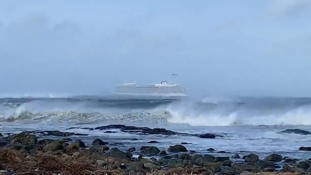 Evacúan a un crucero con 1300 pasajeros en Noruega debido a "problemas de propulsión"