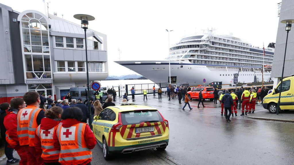 El crucero Viking Sky llega al puerto de Molde con casi 900 jubilados a bordo