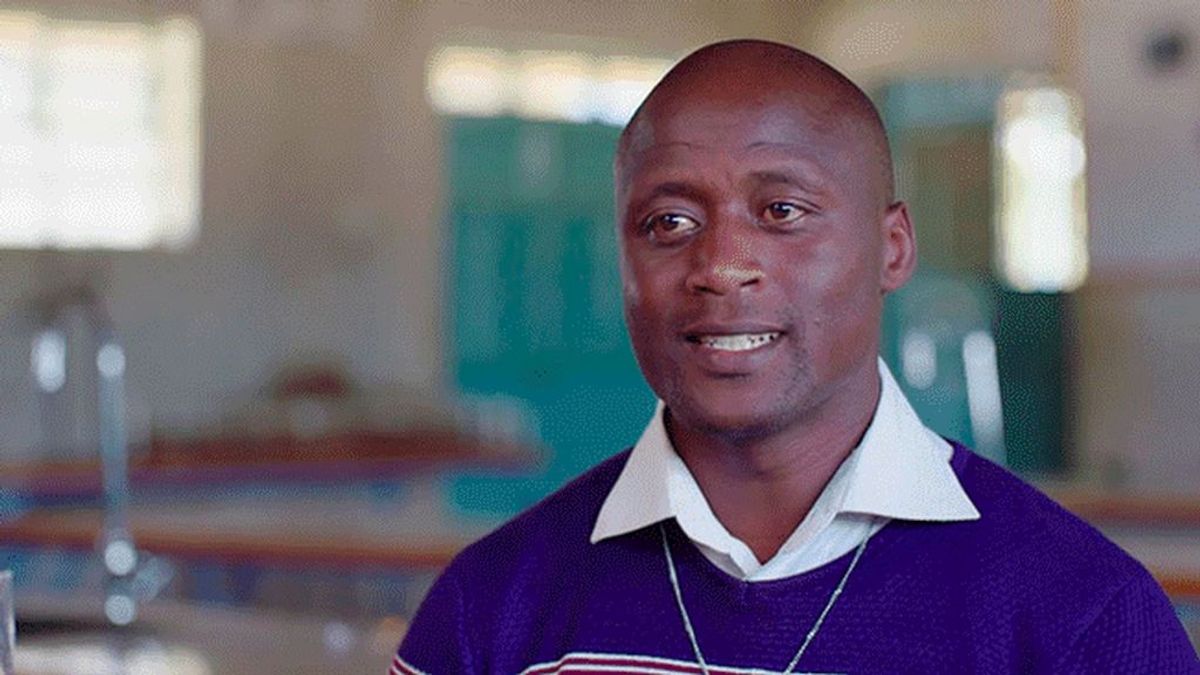 Un profesor de Kenia gana el premio Nobel por donar el 80% de su sueldo