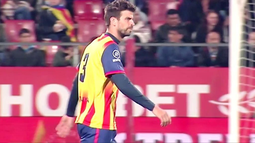 El gesto de Piqué mandando callar a los aficionados que faltaron el respeto a España