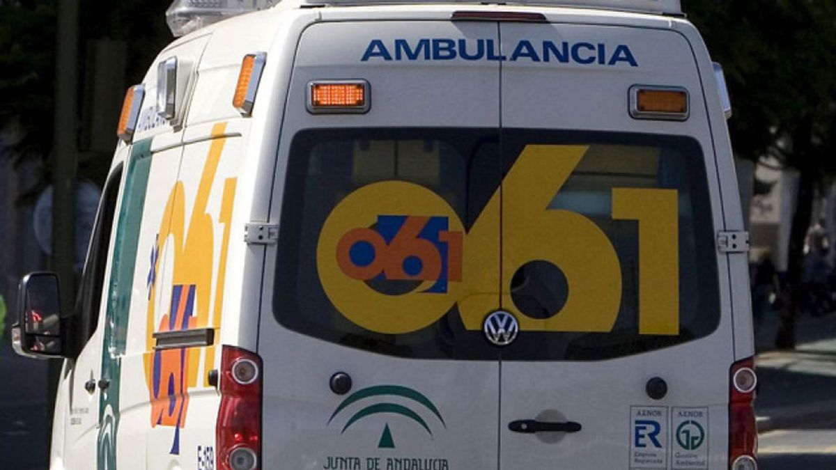 Una colisión entre un camión y un turismo que deja dos fallecidos y tres heridos en Salobreña