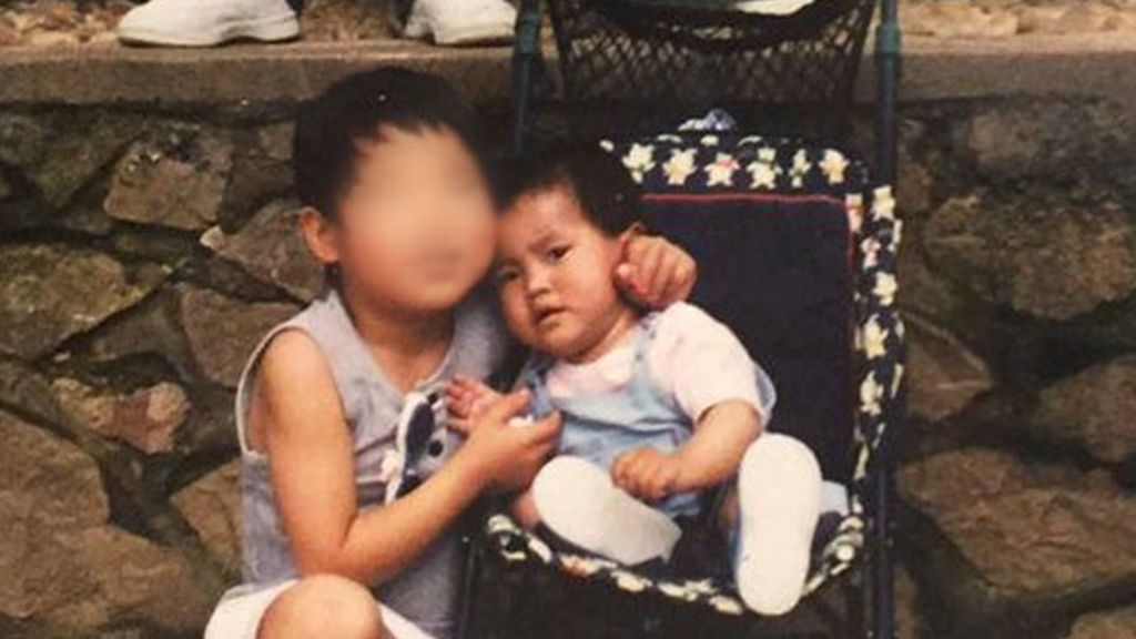 Busca a la niña que le cuidó en el orfanato de China donde fue adoptada