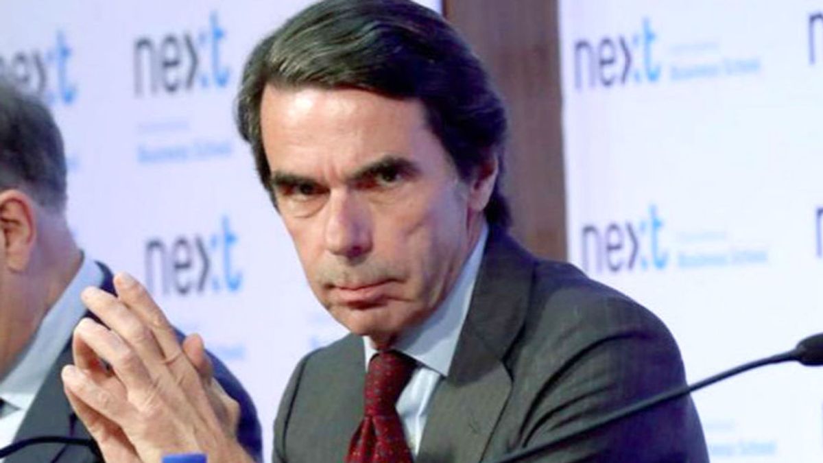 Atrévete a mirar a Aznar a los ojos: las 5 miradas del expresidente