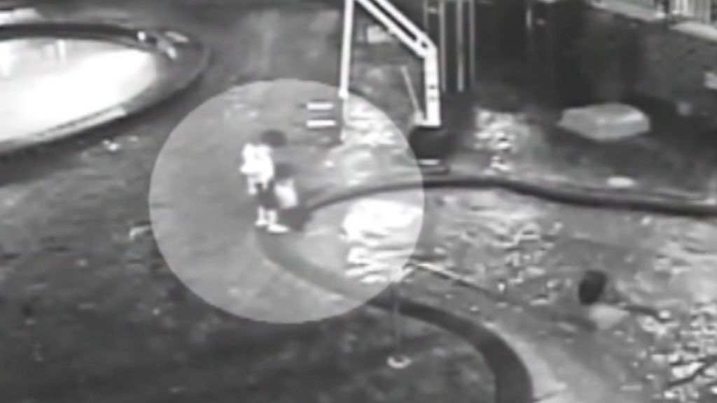 Graban el momento en el que un niño casi muere ahogado en el jacuzzi de un hotel