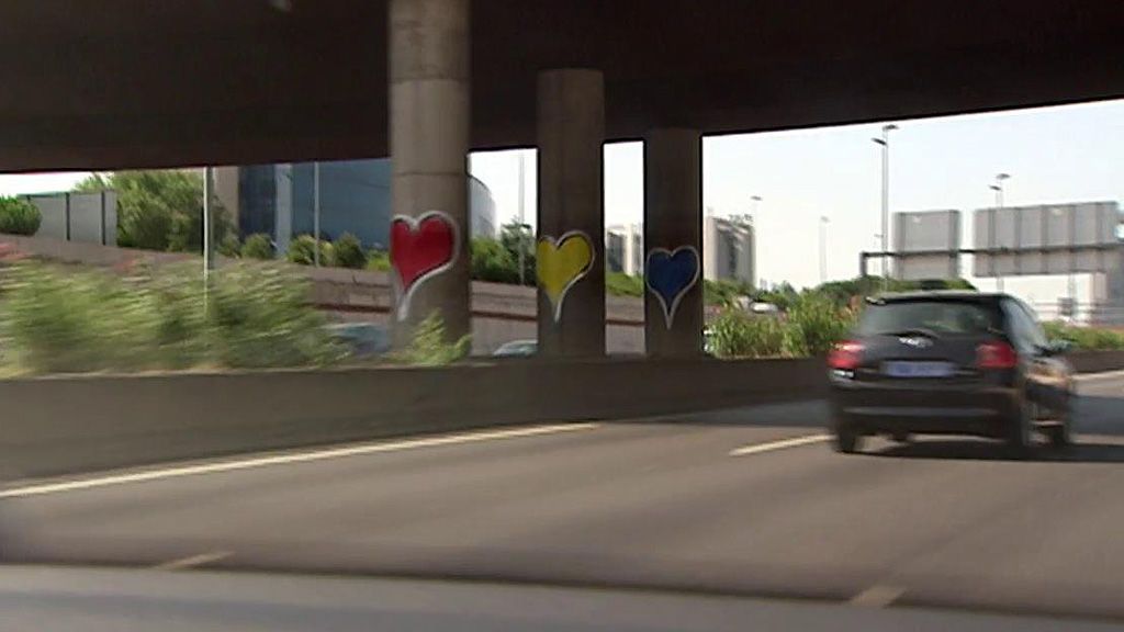 La policía detiene a ‘Love’: una grafitera de 22 años que ha llenado Madrid de corazones