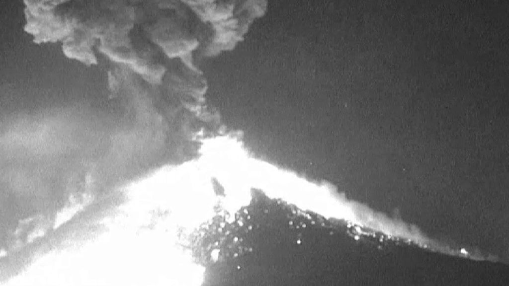Alerta en fase tres por una nueva impresionante explosión del volcán Popocatépetl