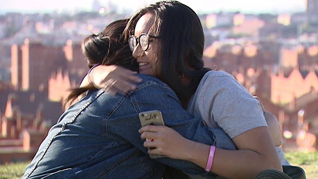 Twitter consigue el milagro: Dos niñas adoptadas en China el mismo día se reencuentran 17 años después en Madrid
