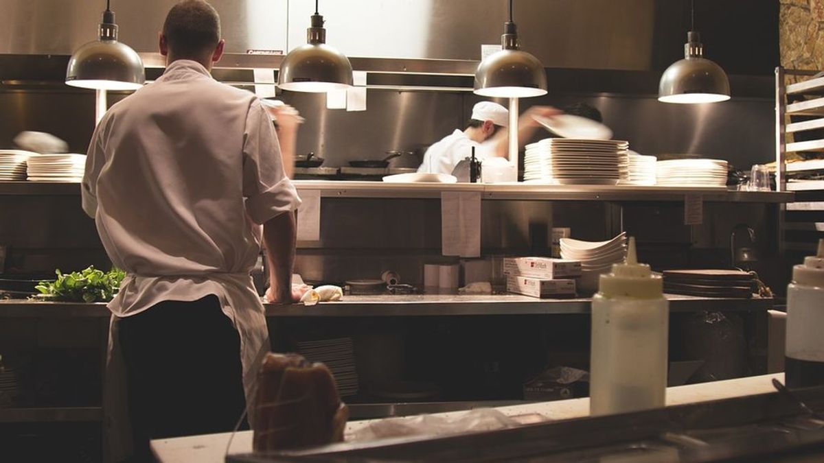 Activistas veganos irrumpen en un restaurante con estrella Michelin y el chef los enfrenta mostrándoles patos muertos