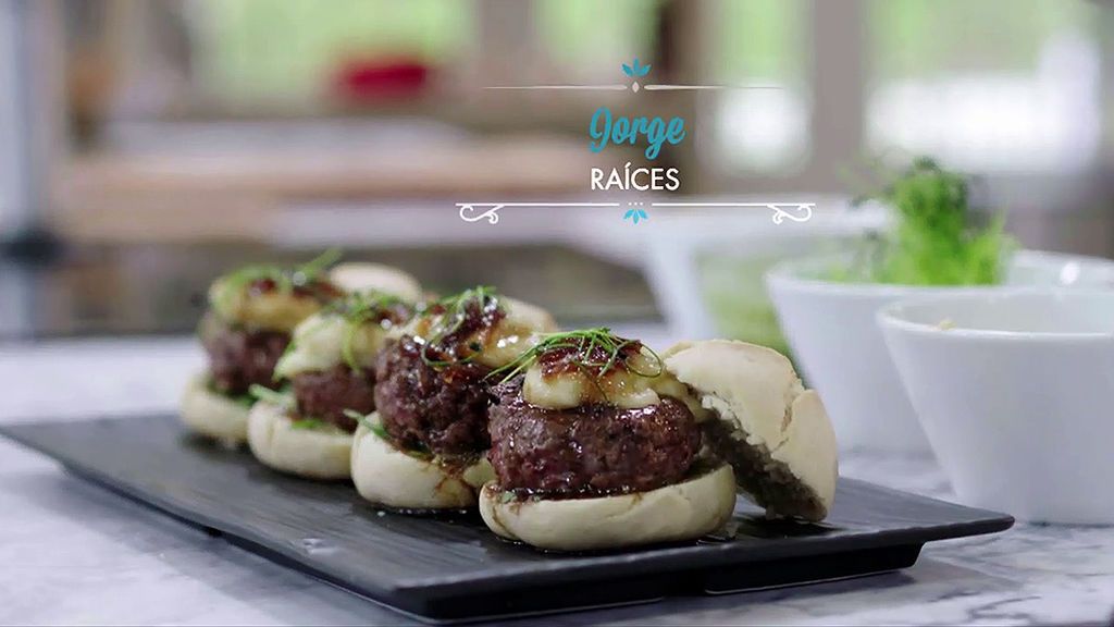 Cocina la hamburguesa con mayonesa de anacardos de Jorge y chimichurri de albahaca