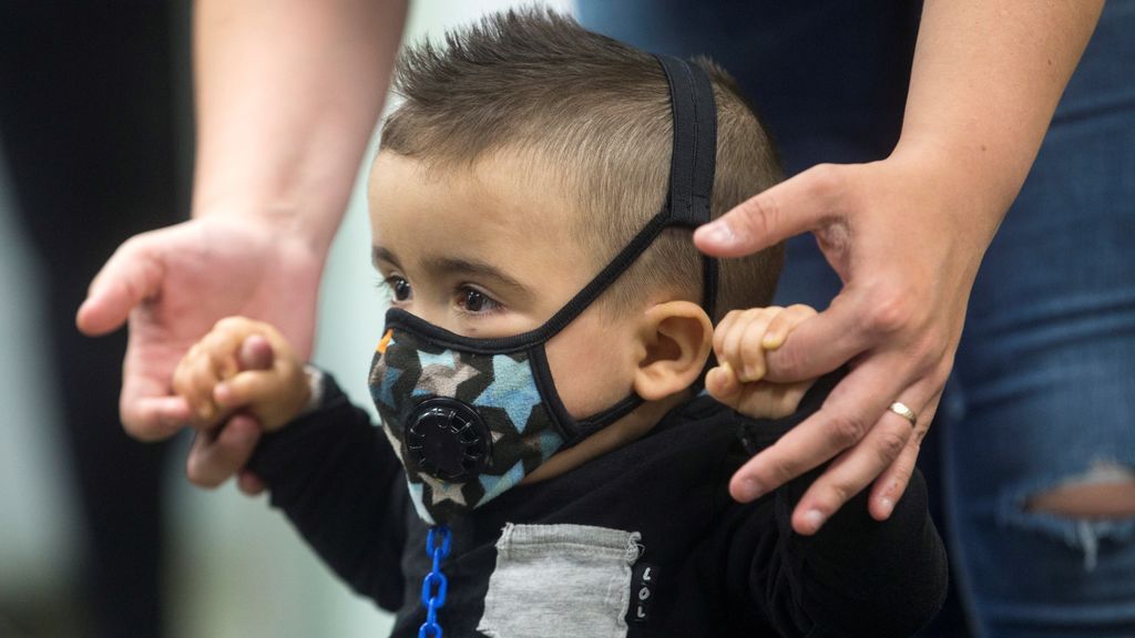 El milagro de Derek: no será un niño burbuja gracias a un diagnóstico precoz y un trasplante El milagro de Derek: no será un niño burbuja gracias a un diagnóstico precoz y un trasplante