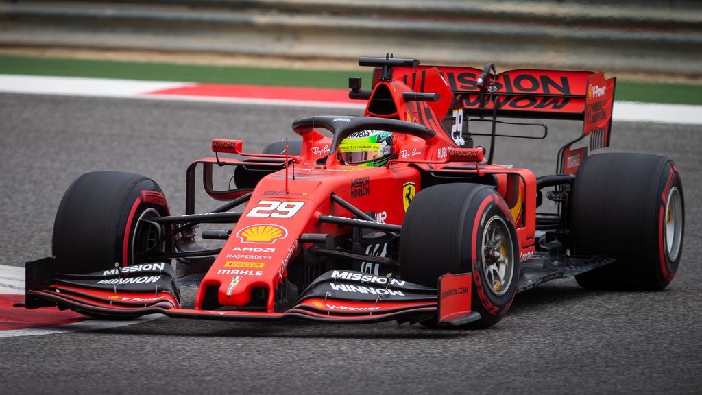 Mick Schumacher se sube por primera vez a un Ferrari de Fórmula 1 Mick Schumacher se sube por primera vez a un Ferrari de Fórmula 1