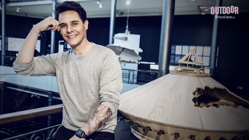 “Creo que soy más ratón de biblioteca que presentador de televisión”