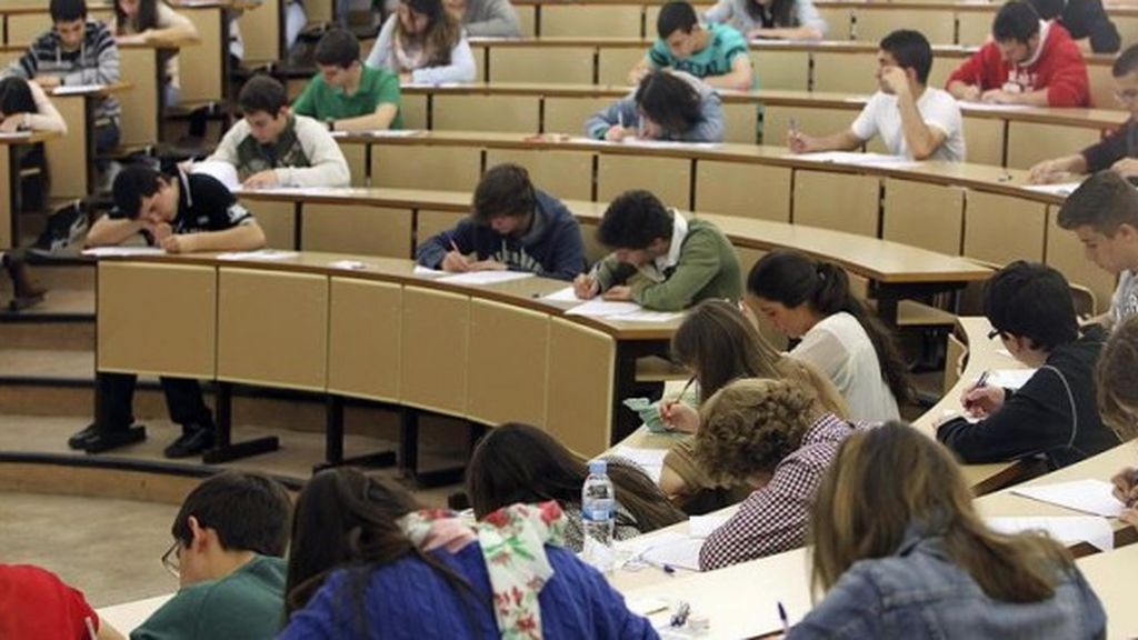 Investigan un profesor de la Universidad de Granada por presunto acoso sexual a siete estudiantes Investigan un profesor de la Universidad de Granada por presunto acoso sexual a siete estudiantes