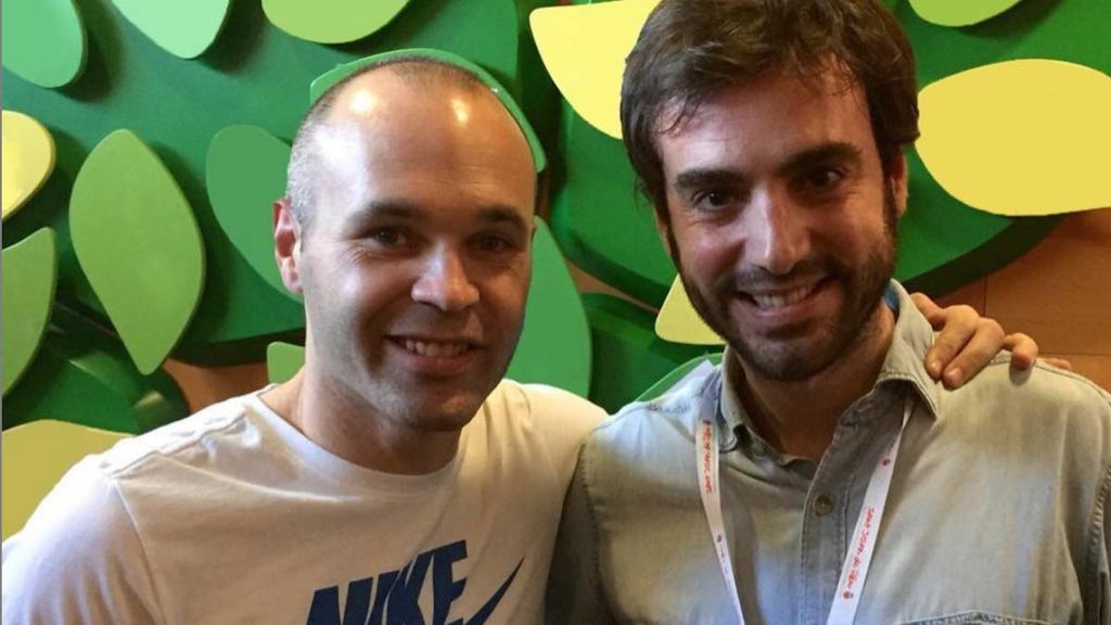 "Amigo, capitán", la emotiva despedida de Iniesta a su íntimo amigo tras fallecer por una larga enfermedad "Amigo, capitán", la emotiva despedida de Iniesta a su íntimo amigo tras fallecer por una larga enfermedad