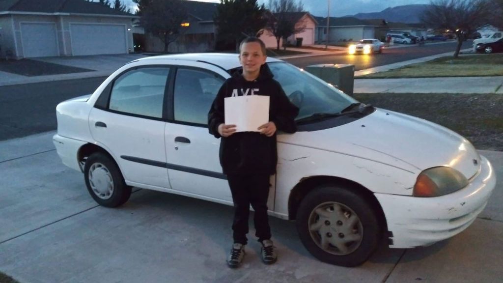 Un niño, amante de los videojuegos, vende su Xbox para comprar un coche de segunda mano a su madre Un niño, amante de los videojuegos, vende su Xbox para comprar un coche de segunda mano a su madre