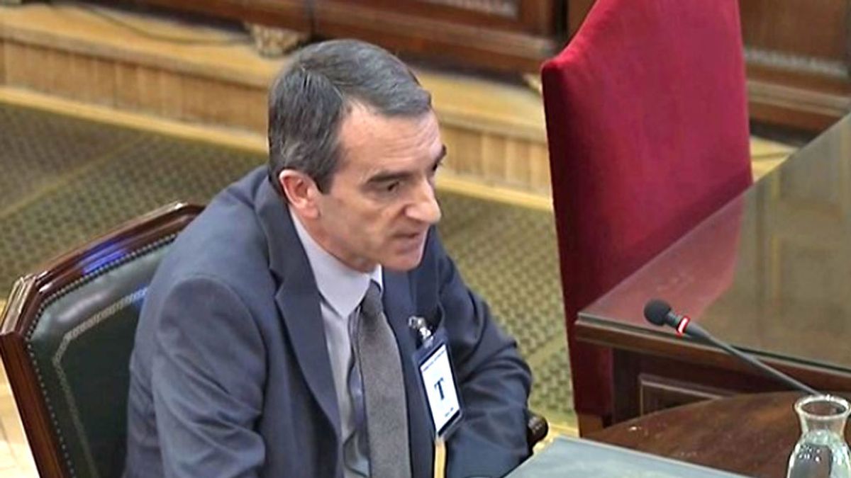 Un mando de Mossos afirma que Puigdemont habló de declarar la independencia si había "desgracia" el 1-O