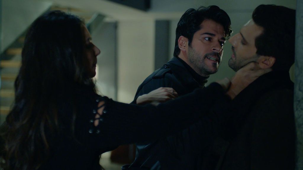 Kemal, a punto de matar a Emir