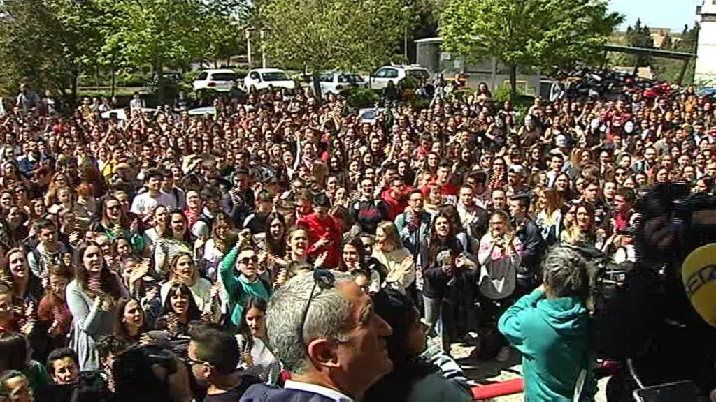 Protesta masiva contra el acoso un profesor de Granada: "me preguntó si me masturbaba"