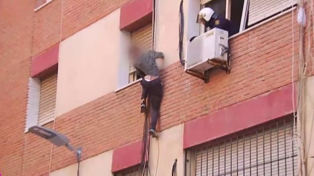 Así es el narco Spiderman de Murcia: huye de la policía trepando por los cables de la luz