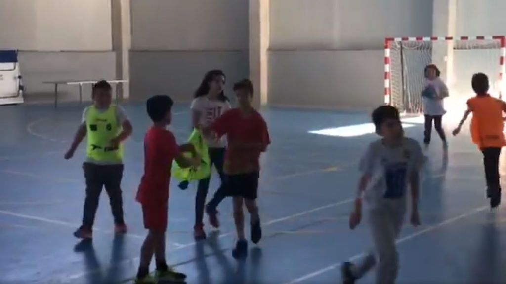 El ejercicio viral de un colegio para que los niños aprendan a respetar a los árbitros El ejercicio viral de un colegio para que los niños aprendan a respetar a los árbitros