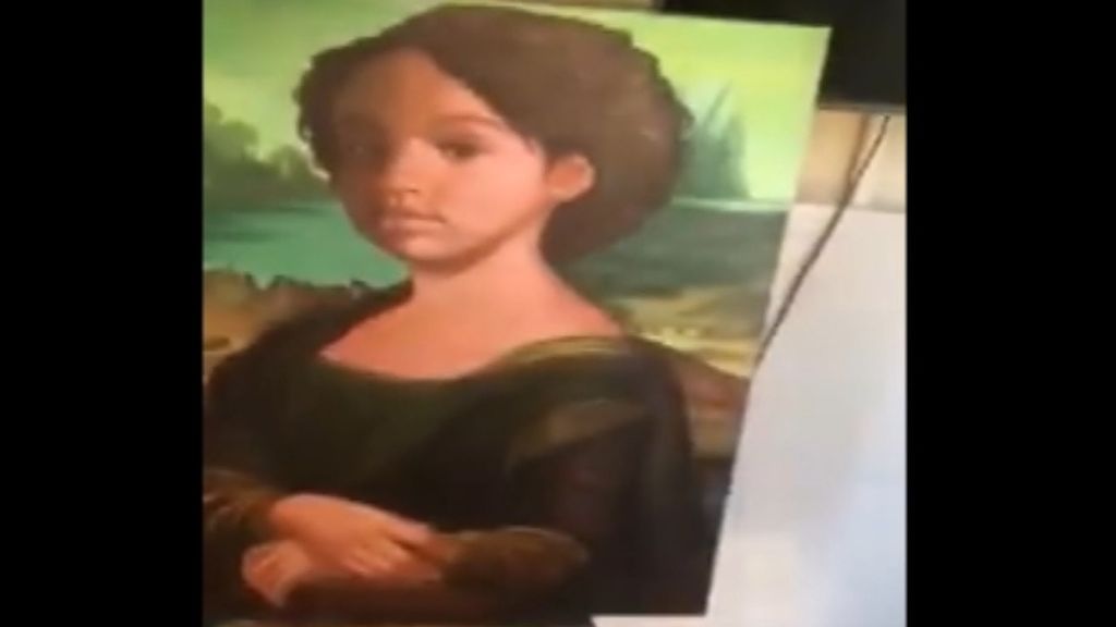 Un hombre pinta un retrato de su hija como si fuera la Mona Lisa