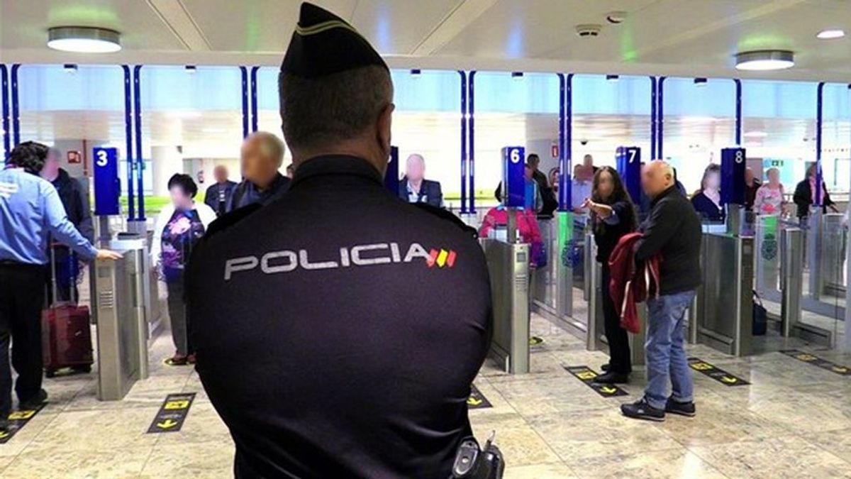 Detienen a un padre y su hijo por intentar embarcar 400 gramos de hachís en el aeropuerto de Alicante