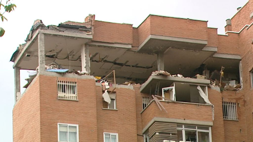82 familias desalojadas tras la explosión en un edificio de Vallecas: "Es un milagro"