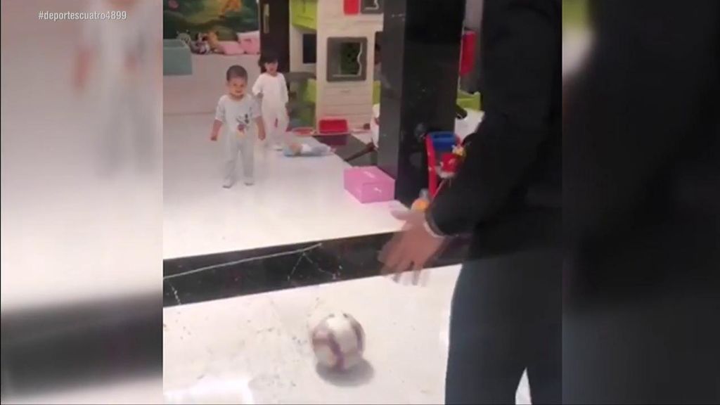 El vídeo de Cristiano Ronaldo jugando con su hijo que indigna las redes