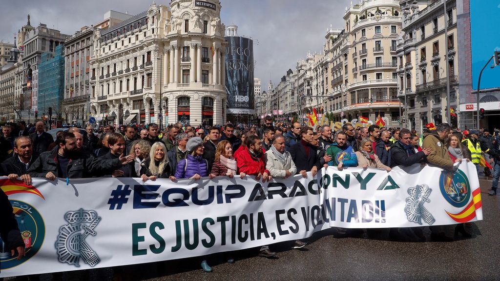 Policías y guardias civiles reivindican en Madrid una equiparación salarial "real" Policías y guardias civiles reivindican en Madrid una equiparación salarial "real"