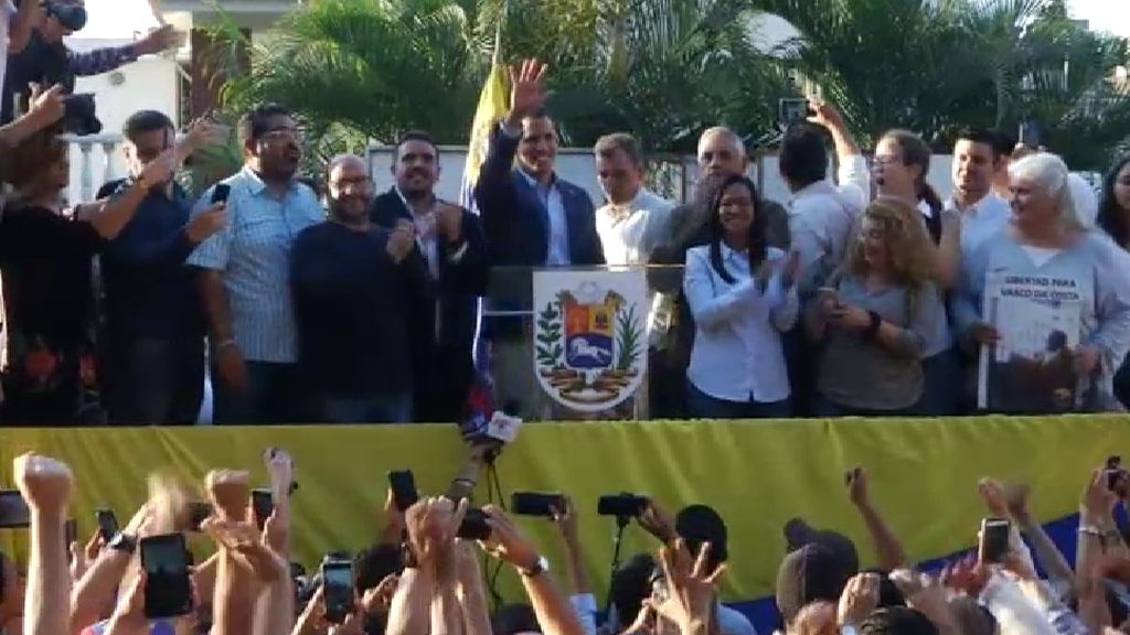 Guaidó anima a sus seguidores a tomar las calles para continuar la 'Operación Libertad' y presionar a Maduro