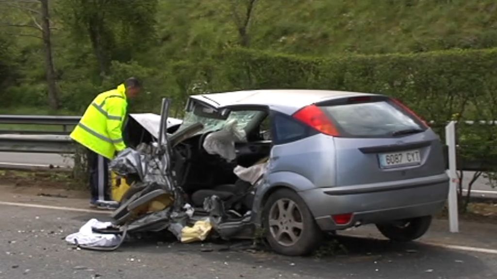 Accidente kamikaze en la A-8: muere el conductor octogenario que circulaba en sentido contrario