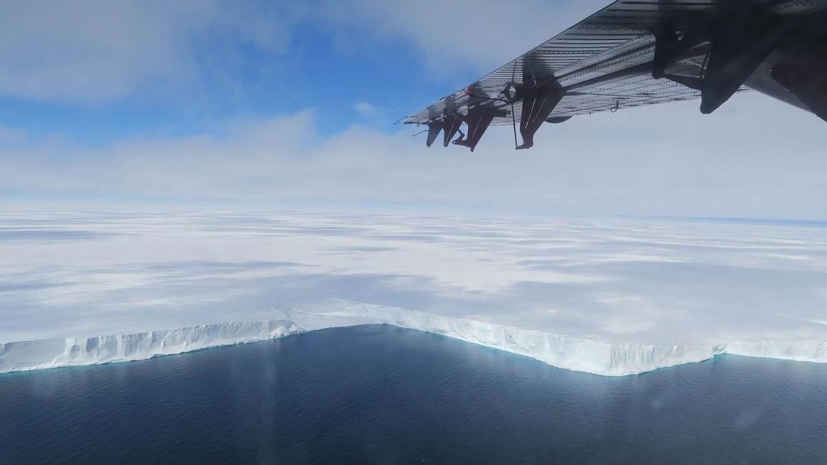 Un iceberg está creciendo en la Antártida con una base dentro