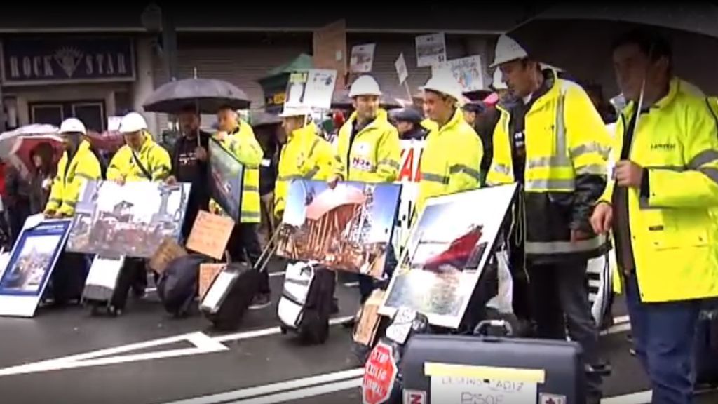 Los trabajadores de la Naval de Sestao protestan en Bilbao para evitar el desmantelamiento del astillero