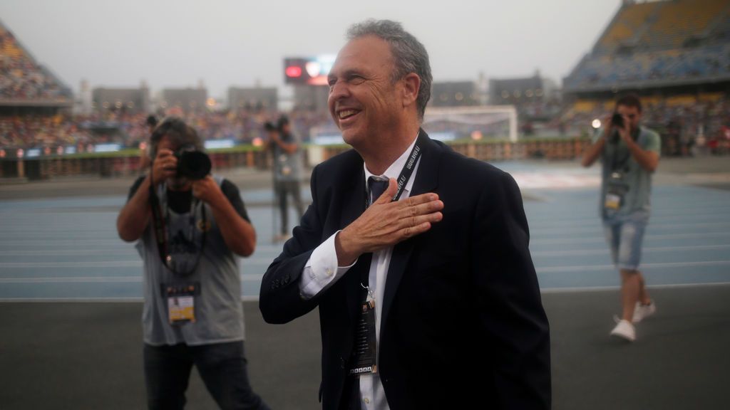 El fútbol español se vuelca con Joaquín Caparrós tras anunciar que padece leucemia crónica El fútbol español se vuelca con Joaquín Caparrós tras anunciar que padece leucemia crónica