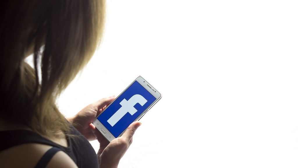 Se enfrenta a 3 años de prisión por llamar en Facebook "idiota" a su exmarido y "caballo" a la novia de este Se enfrenta a 3 años de prisión por llamar en Facebook "idiota" a su exmarido y "caballo" a la novia de este