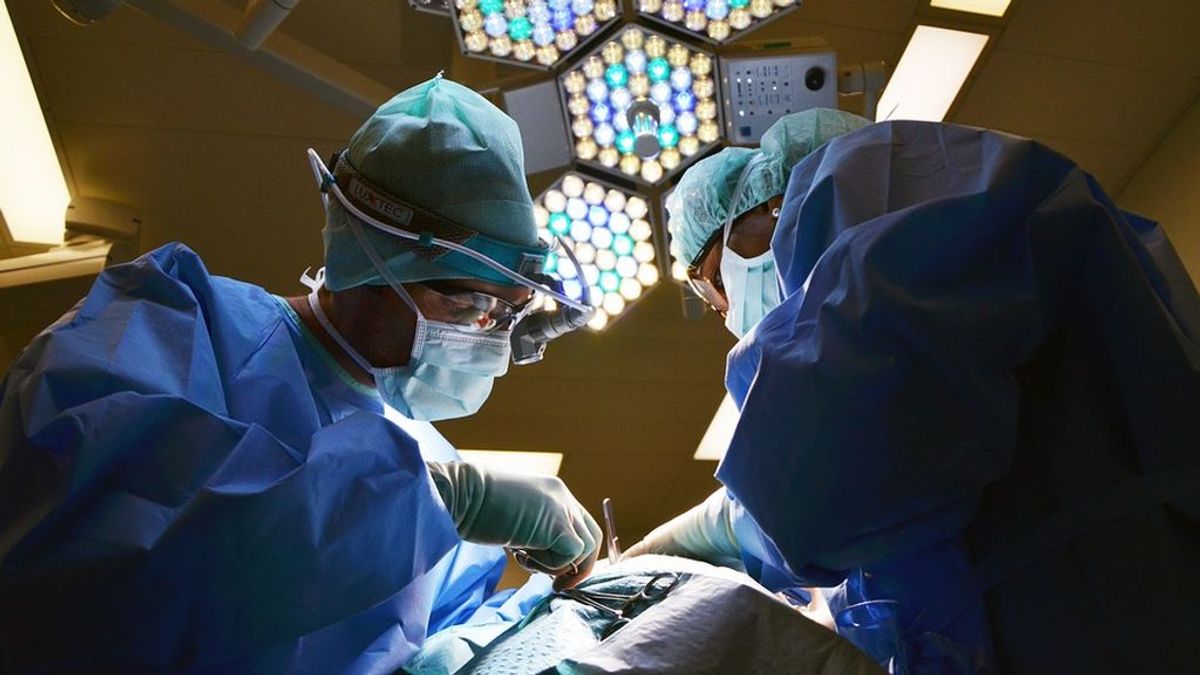 Más de 80 mujeres denuncian a un hospital por grabarlas durante cirugías ginecológicas
