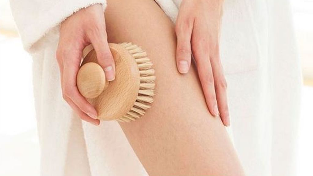 ¿Es el dry brushing (cepillado en seco) el secreto contra la celulitis?