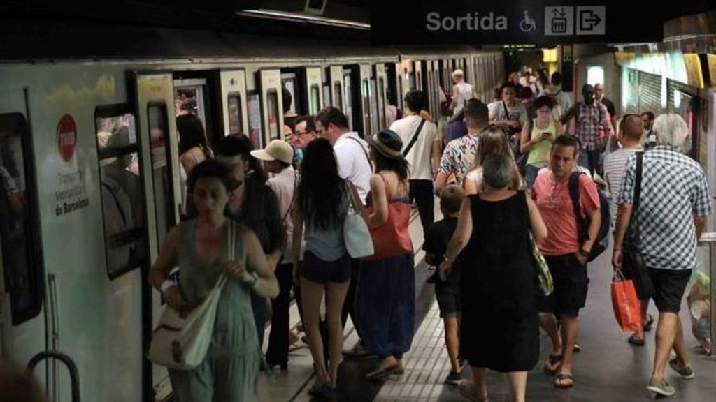 Paros intermitentes en el Metro de Barcelona en protesta por la presencia de amianto en los convoyes
