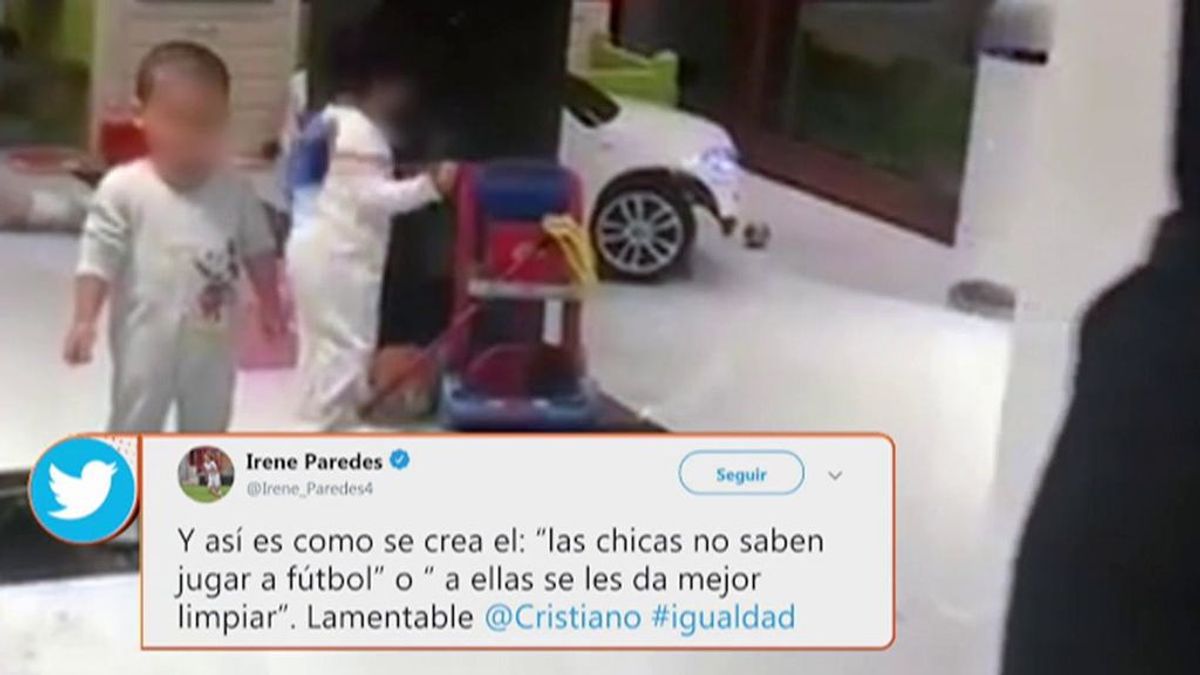 "A ellas se les da mejor limpiar; lamentable Cristiano": el fútbol femenino explota ante el último vídeo del portugués "A ellas se les da mejor limpiar; lamentable Cristiano": el fútbol femenino explota ante el último vídeo del portugués
