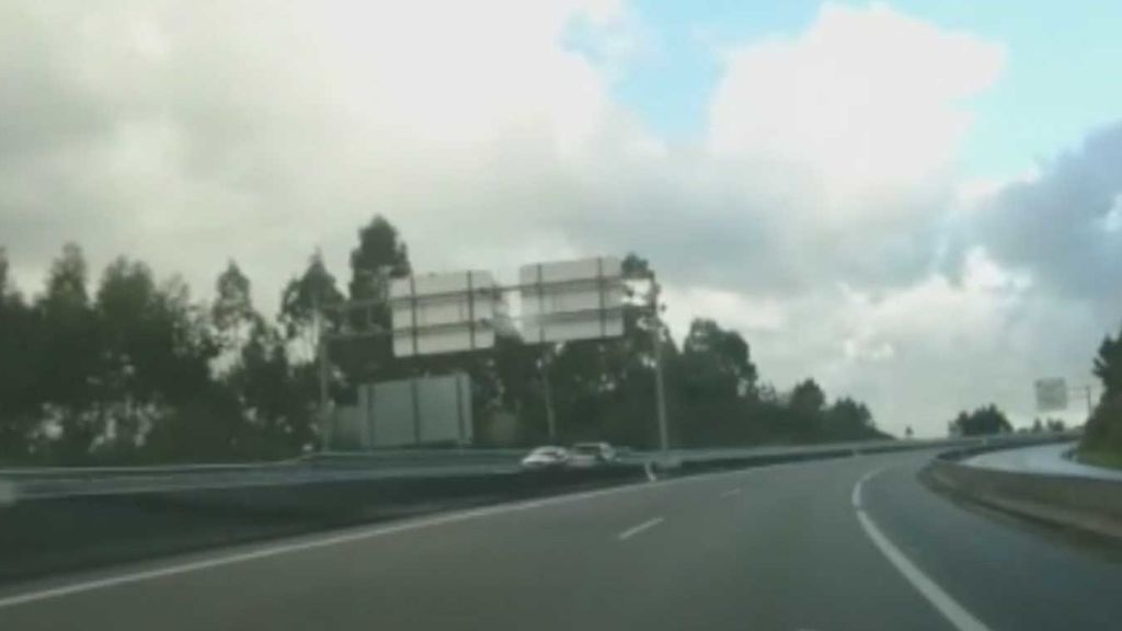 Buscan a un kamikaze que sembró el pánico en una autovía gallega este fin de semana