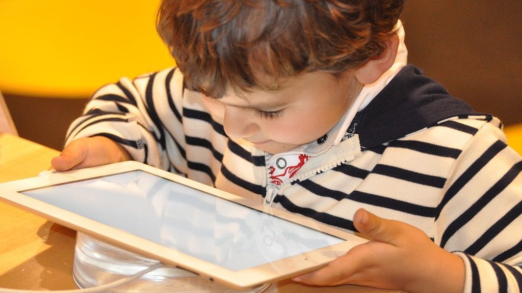 Un niño bloquea una tableta para 48 años Un niño bloquea una tableta para 48 años